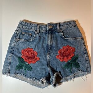 Topshop highwaisted shorts 🌹